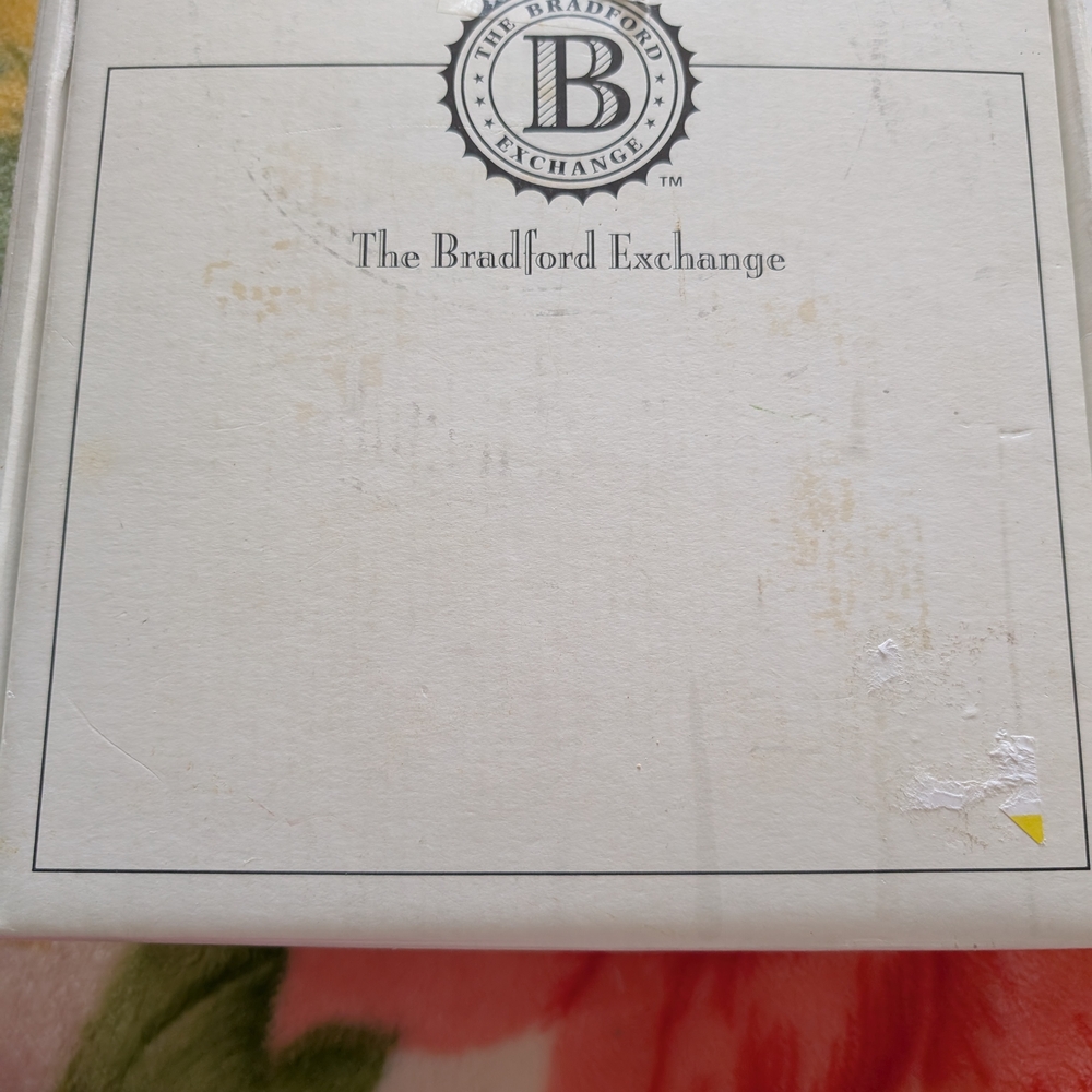 The Bradford Exchange Elegant White Display Box